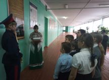 Экскурсия по школе для первоклассников.